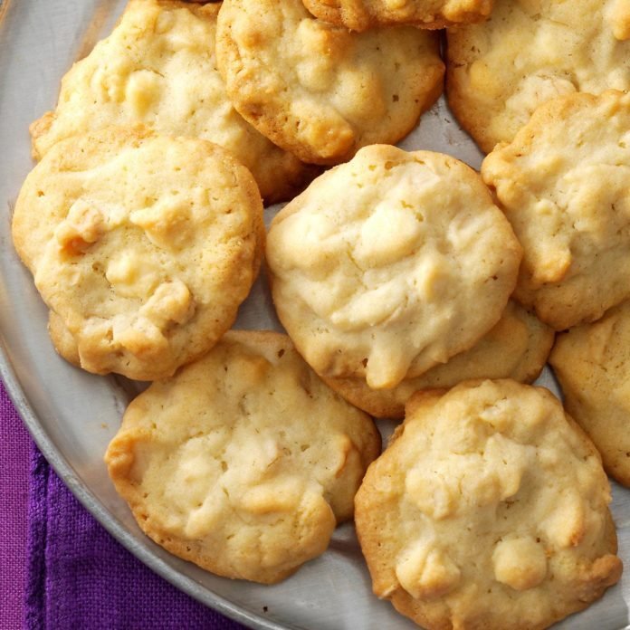 White-Chocolate-Macadamia-Cookies_